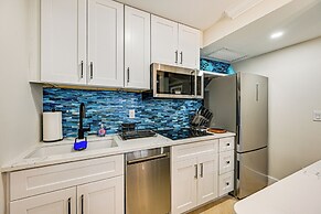 Upscale Naples Condo w/ Pool Access: Walk to Pier!