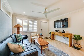 Upscale Naples Condo w/ Pool Access: Walk to Pier!