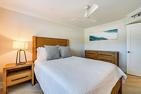 Upscale Naples Condo w/ Pool Access: Walk to Pier!