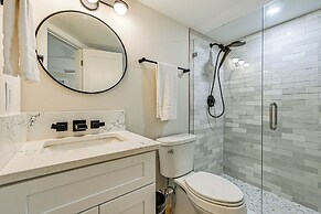 Upscale Naples Condo w/ Pool Access: Walk to Pier!