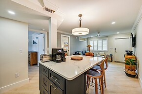 Upscale Naples Condo w/ Pool Access: Walk to Pier!