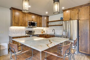 Mountain Adventure Home Base - Ski, Hike & Chill!