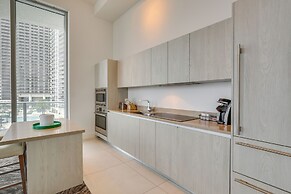 Steps to Sand: Ocean-view Condo in Hollywood