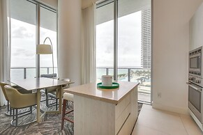 Steps to Sand: Ocean-view Condo in Hollywood