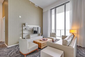 Steps to Sand: Ocean-view Condo in Hollywood