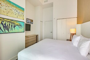 Steps to Sand: Ocean-view Condo in Hollywood