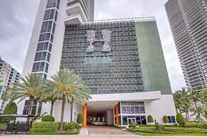 Steps to Sand: Ocean-view Condo in Hollywood