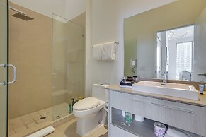 Steps to Sand: Ocean-view Condo in Hollywood