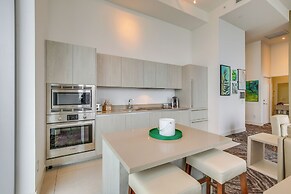 Steps to Sand: Ocean-view Condo in Hollywood