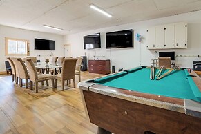 Barbeau Studio w/ St Marys River Views!