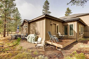 Private Pool & Hot Tub: Sunriver Retreat!