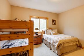 Private Pool & Hot Tub: Sunriver Retreat!