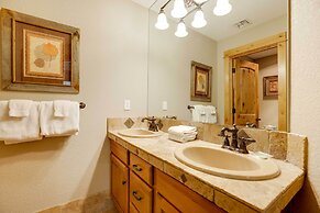 Private Pool & Hot Tub: Sunriver Retreat!