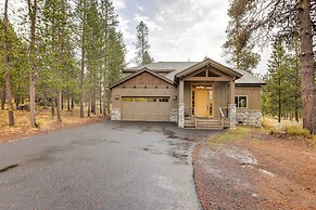 Private Pool & Hot Tub: Sunriver Retreat!