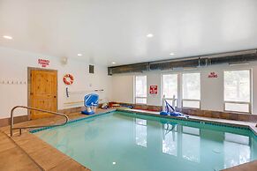 Private Pool & Hot Tub: Sunriver Retreat!