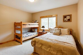 Private Pool & Hot Tub: Sunriver Retreat!