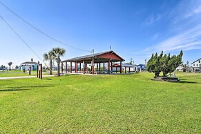 Walk to Beach: Family-friendly Galveston Home!