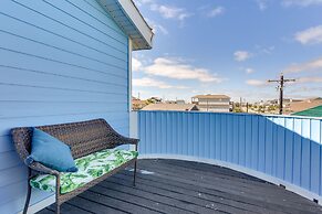 Walk to Beach: Family-friendly Galveston Home!