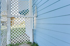 Walk to Beach: Family-friendly Galveston Home!