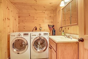 Scenic Franconia Cabin ~ 6 Mi to Cannon Mountain!