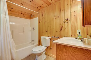 Scenic Franconia Cabin ~ 6 Mi to Cannon Mountain!