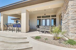 Luxurious Desert Oasis: Fireplace & Private Pool!