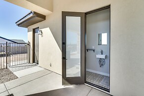 Luxurious Desert Oasis: Fireplace & Private Pool!