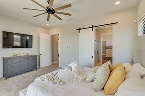 Luxurious Desert Oasis: Fireplace & Private Pool!