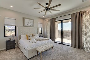 Luxurious Desert Oasis: Fireplace & Private Pool!
