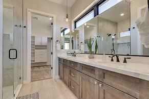 Luxurious Desert Oasis: Fireplace & Private Pool!