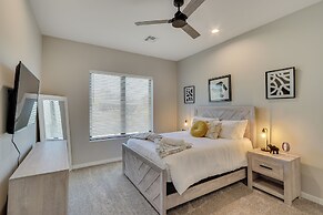 Luxurious Desert Oasis: Fireplace & Private Pool!