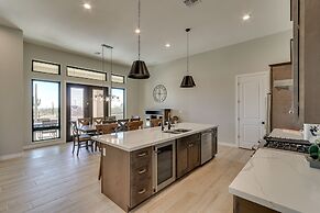 Luxurious Desert Oasis: Fireplace & Private Pool!