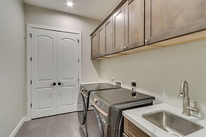 Luxurious Desert Oasis: Fireplace & Private Pool!