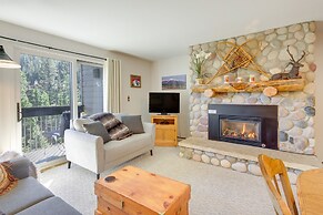 Cozy Condo w/ Balcony - Near Big Sky Resort!