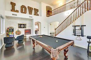 Luxe Family Home w/ Pool, 13 Mi to Dtwn Phoenix!