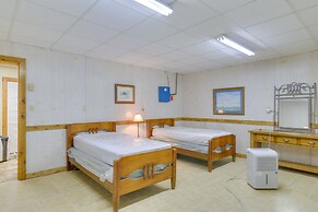 Lakefront Maryland Home - Deck, Grill & Pool Table