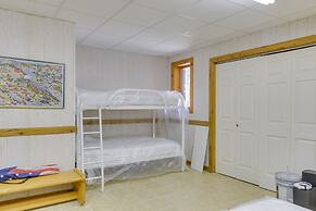 Lakefront Maryland Home - Deck, Grill & Pool Table