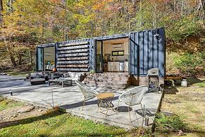 Secluded Bryson City Tiny Cabin Near River Access!