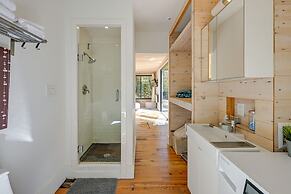 Secluded Bryson City Tiny Cabin Near River Access!