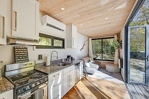 Secluded Bryson City Tiny Cabin Near River Access!