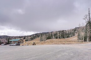 Brian Head Studio Condo w/ Balcony + Mountain View