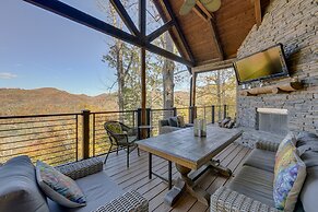 Tuckasegee Home w/ Private Hot Tub & Pool Table!