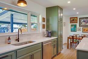 Chic Johnson City Home w/ Yard & Fire Pit!