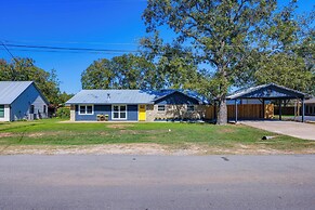 Chic Johnson City Home w/ Yard & Fire Pit!