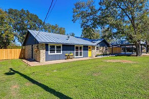 Chic Johnson City Home w/ Yard & Fire Pit!