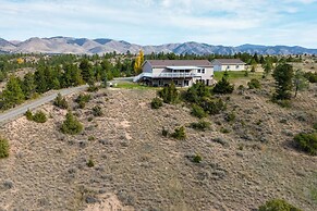 Spacious Canyon Ferry Lake House With Bar & Views!