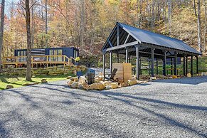 Bryson City Tiny Cabin: Hot Tub, Near River Access