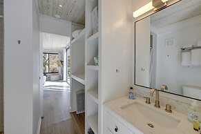 Bryson City Tiny Cabin: Hot Tub, Near River Access