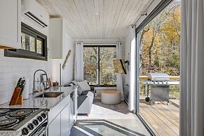 Bryson City Tiny Cabin: Hot Tub, Near River Access