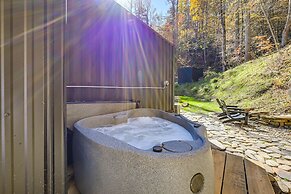 Bryson City Tiny Cabin: Hot Tub, Near River Access